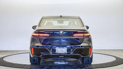 2026 BMW 750e i xDrive