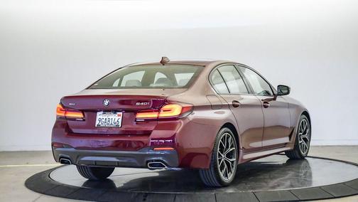 Aventurin Red Metallic 2023 BMW 540 i xDrive