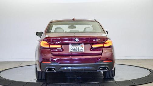 Aventurin Red Metallic 2023 BMW 540 i xDrive