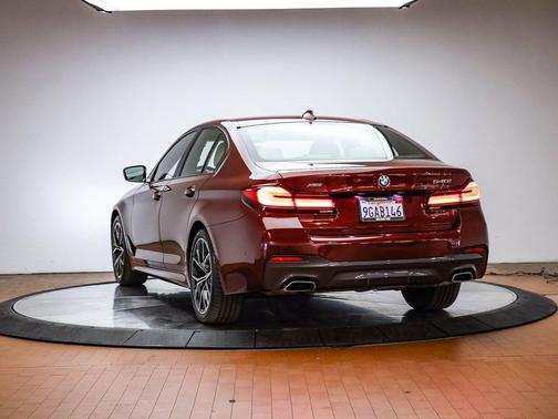 Aventurin Red Metallic 2023 BMW 540 i xDrive