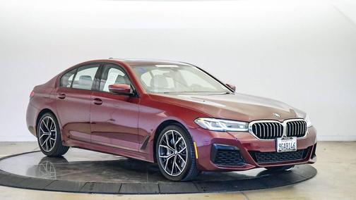 Aventurin Red Metallic 2023 BMW 540 i xDrive