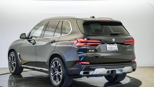 Black Sapphire Metallic 2026 BMW X5 xDrive40i