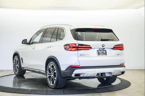Mineral White Metallic 2026 BMW X5 sDrive40i