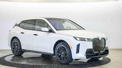 Mineral White Metallic 2026 BMW iX xDrive45
