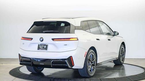 Mineral White Metallic 2026 BMW iX xDrive45