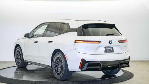 Mineral White Metallic 2026 BMW iX xDrive45