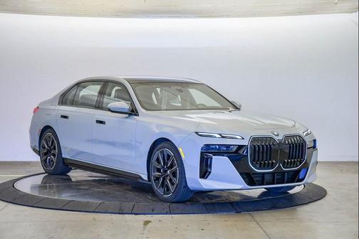 2026 BMW 750e i xDrive