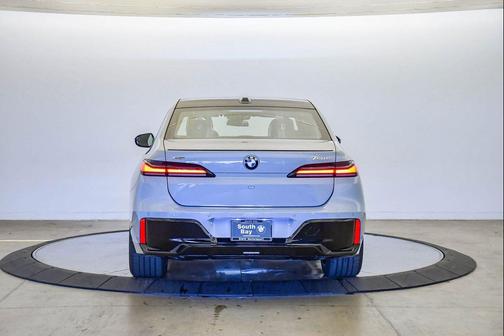 2026 BMW 750e i xDrive