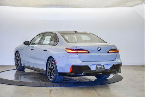 Brooklyn Grey Metallic 2026 BMW 750e i xDrive