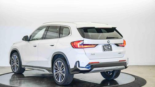 Mineral White Metallic 2026 BMW X1 xDrive28i
