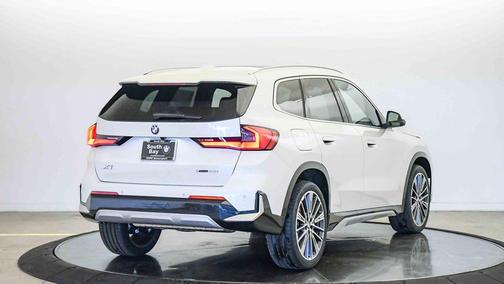 Mineral White Metallic 2026 BMW X1 xDrive28i