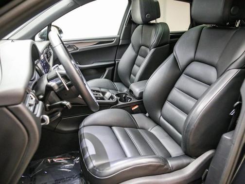 Volcano 2026 Porsche Macan Macan
