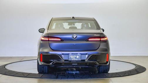 2026 BMW 740 i