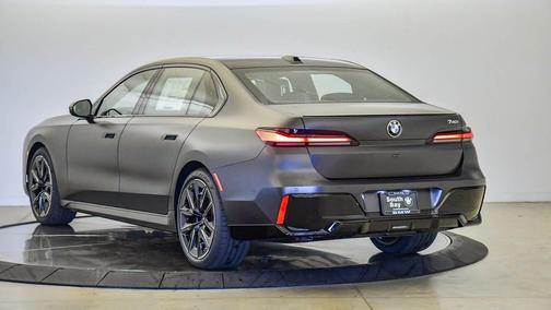 2026 BMW 740 i