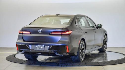 2026 BMW 740 i