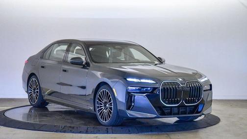 2026 BMW 750e i xDrive
