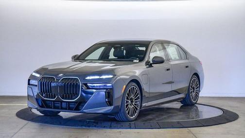 2026 BMW 750e i xDrive