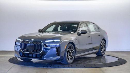 2026 BMW 750e i xDrive
