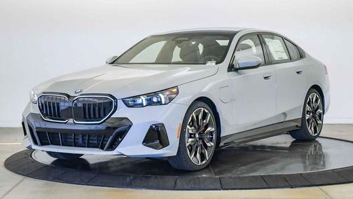 Brooklyn Grey Metallic 2026 BMW 550e xDrive