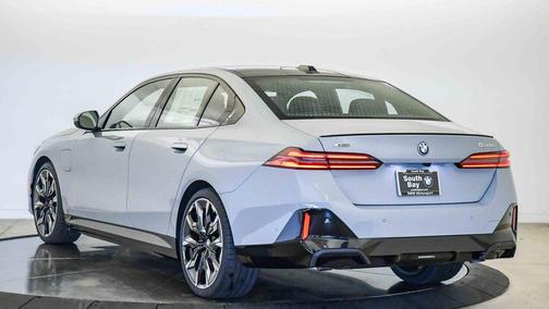 Brooklyn Grey Metallic 2026 BMW 550e xDrive