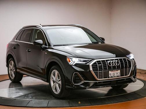 Mythos Black Metallic 2024 Audi Q3 Premium 45 TFSI S line quattro Tiptronic