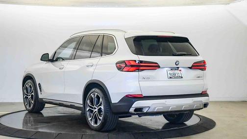 Mineral White Metallic 2026 BMW X5 sDrive40i