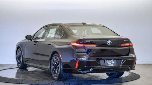 2026 BMW 750e i xDrive