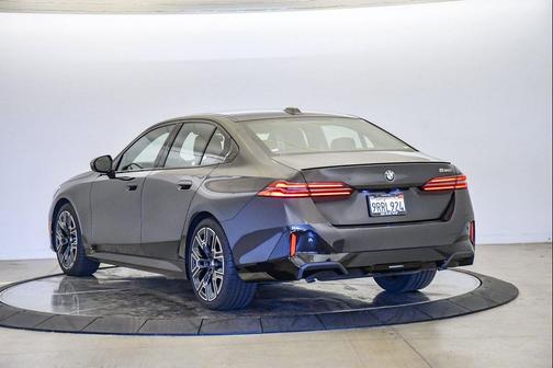 2025 BMW 530 530i