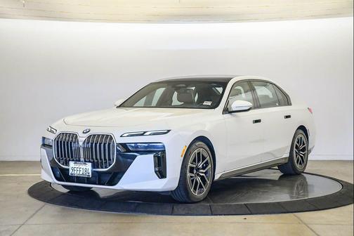 Alpine White 2023 BMW 740 i