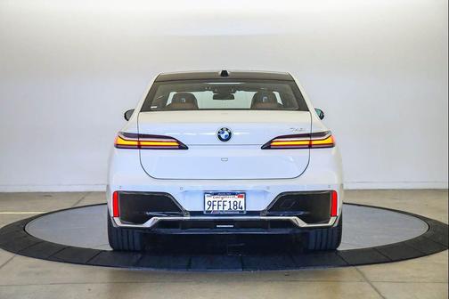 Alpine White 2023 BMW 740 i