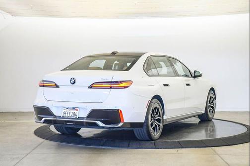 Alpine White 2023 BMW 740 i