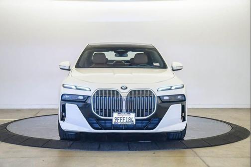 Alpine White 2023 BMW 740 i