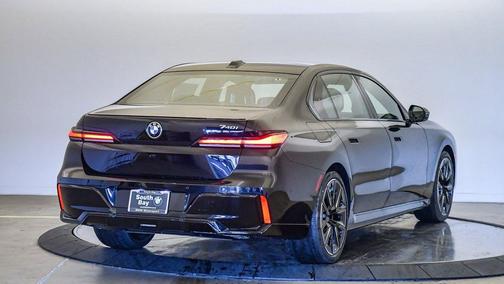 2026 BMW 740 i