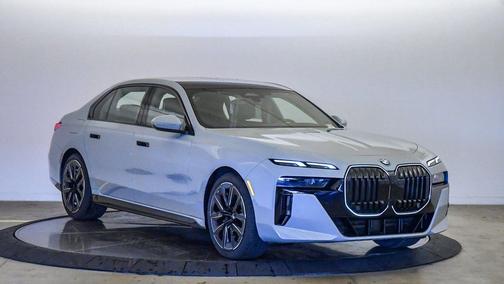 2026 BMW 740 740i