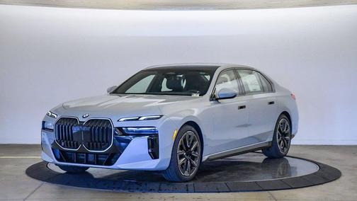 2026 BMW 740 740i