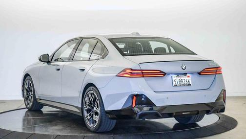 Brooklyn Grey Metallic 2026 BMW 530 530i
