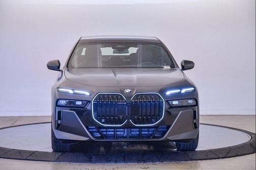 2025 BMW 740 i