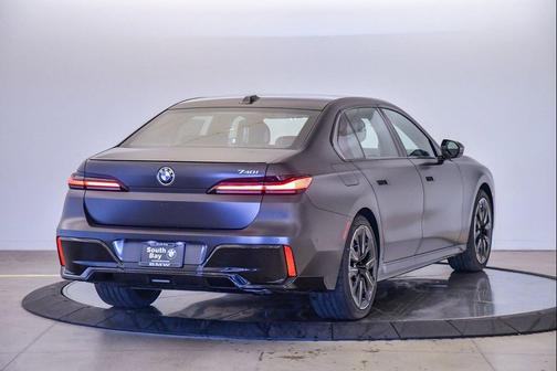 2025 BMW 740 i