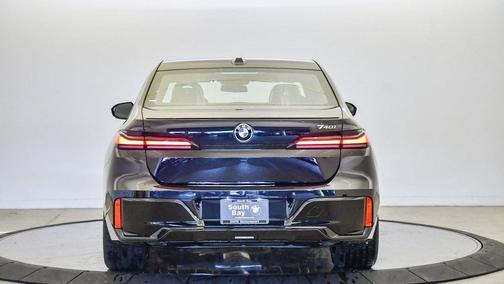 2026 BMW 740 i
