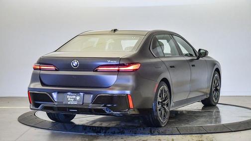 2026 BMW 740 i
