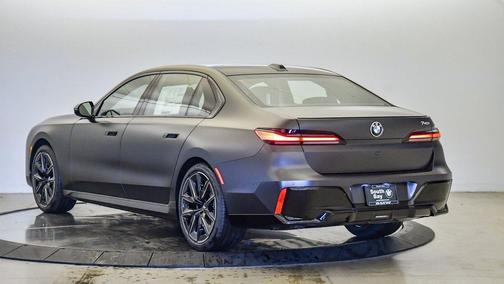 2026 BMW 740 i