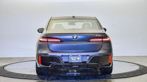 2026 BMW 740 i