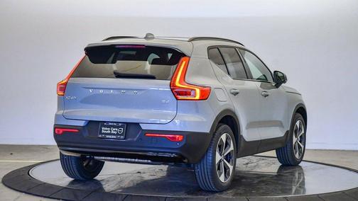 Vapour Grey Metallic 2026 Volvo XC40 Plus, B4 FWD Gas (mild hybrid), Dark