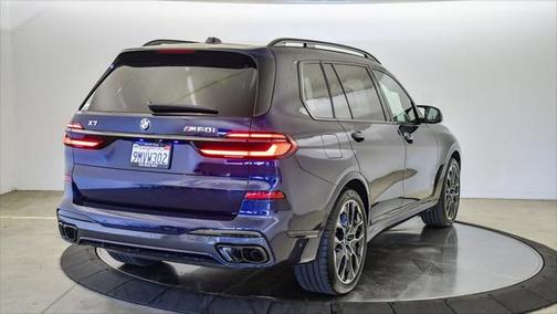 2025 BMW X7 M60i