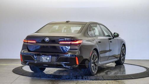 2026 BMW 740 i