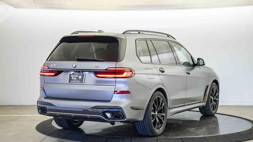 Frozen Pure Grey Metallic 2027 BMW X7 xDrive40i