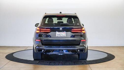 Black Sapphire Metallic 2024 BMW X5 xDrive40i