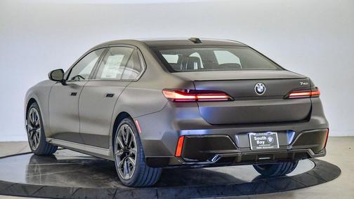 2026 BMW 740 i