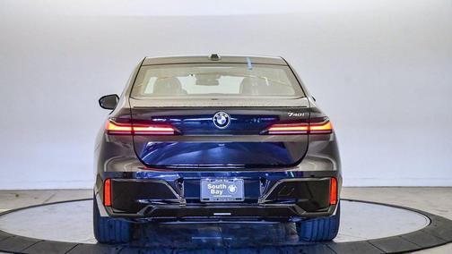 2026 BMW 740 740i