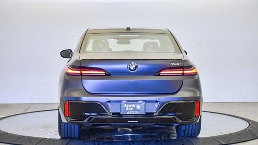 2026 BMW 740 i